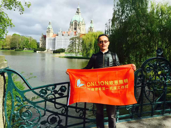 歐恩照明鄭總攜LED機床工作燈和三色警示燈邀您參觀德國漢諾威展會 歐恩照明鄭總攜LED機床工作燈和三色警示燈邀您參觀德國漢諾威展會